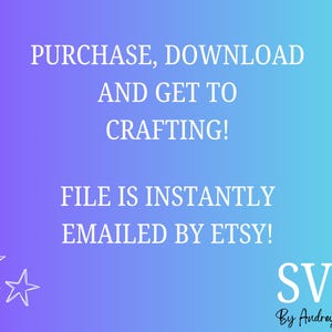 Op de afbeelding: Digitale bestandsafbeelding op een blauwe gradi&euml;ntachtergrond. De tekst luidt "AANKOPEN, DOWNLOADEN EN GAAN KNUTSELEN! BESTAND WORDT DIRECT PER E-MAIL VERZONDEN DOOR ETSY!" met drie witte sterren en het SVG-logo.