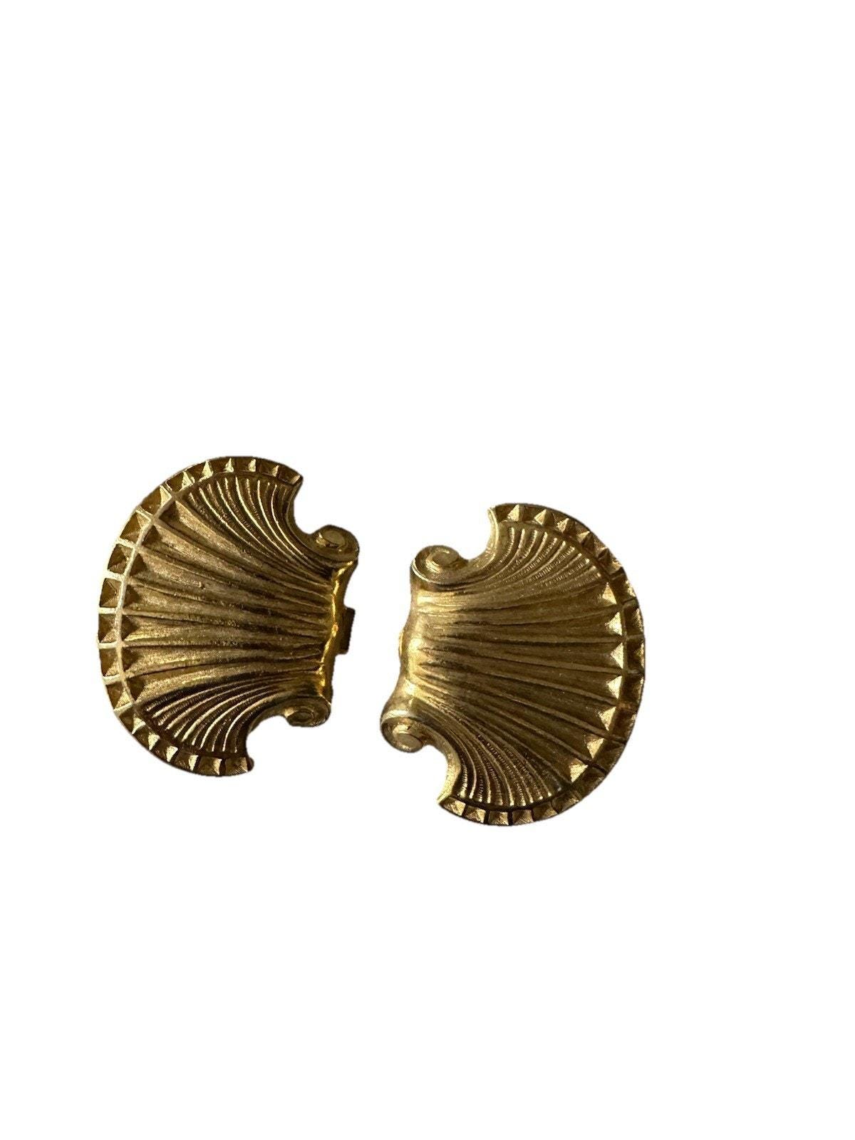 Sculptural 1979 Mimi Di N Signed Bow belt buckles Vintage Mimi Di N Silver Tone Botanical Belt Buckle … - Gem main image 2
