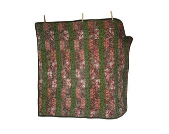 Vintage Handmade Patchwork Quilt Red Green Paisley Pattern Hanging Baby Quilt