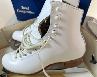 Riedell Ice Skates Size 5 1/2 Original Box F220 Red Wing Minn