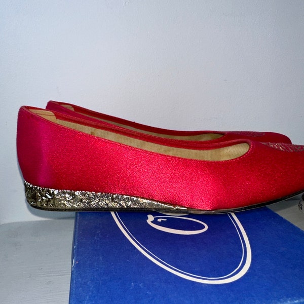 Rare Vintage OOmphies China Doll Red Gold Slippers Size 9M Slippers/shoes