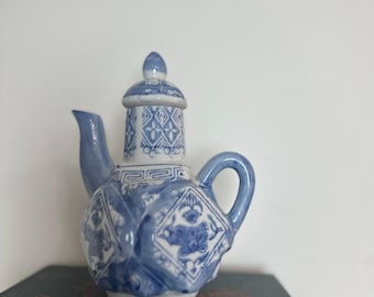 Vintage kleine chinesische blau-weiße Porzellan Teekanne ~ asiatisches Dekor