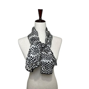 Vintage Vera Neuman Lack & White Geometric rectangular Silk Scarf Ascot