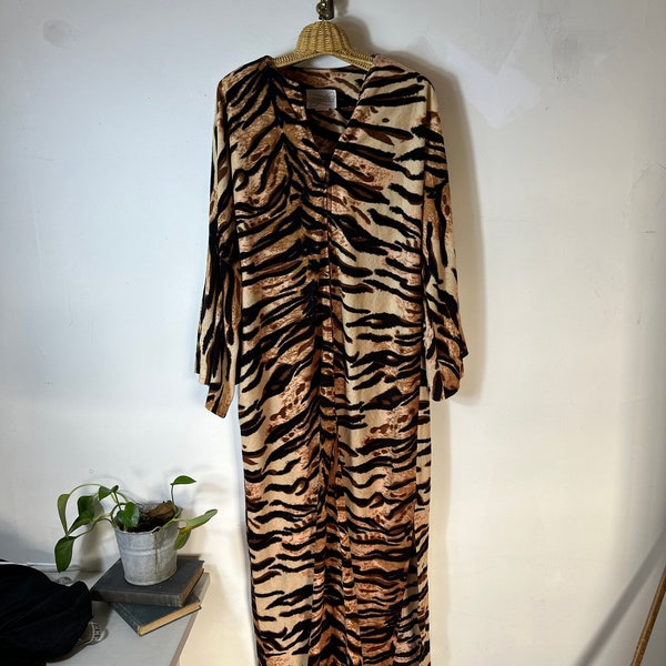 Vintage 1970’s Loungees Animal Print Front Zip House Coat Caftan MuMu Robe M