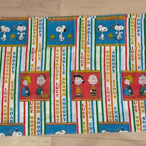 Funda de almohada con rayas de Snoopy de los personajes de Peanuts de 1950 de United Feature Syndicate