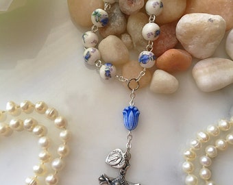 Blue Floral Single Decade Rosary, Chinoiserie Rosary, Blue & White Ceramic Flower Bead Rosary, Czech Glass Rosary, Pocket Rosary