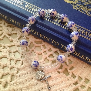 Blue Floral Rosary Bracelet, Blue and White Ceramic Flower Bead Rosary Bracelet, Vintage Style Rosary Bracelet, Chinoiserie Rosary