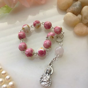 Pink St. Philomena Single Decade Rosenkranz, Floral Saint Philomena Taschenrosenkranz, Pink Rose Bead Rosenkranz, Schutzpatron Konfirmation Rosenkranz