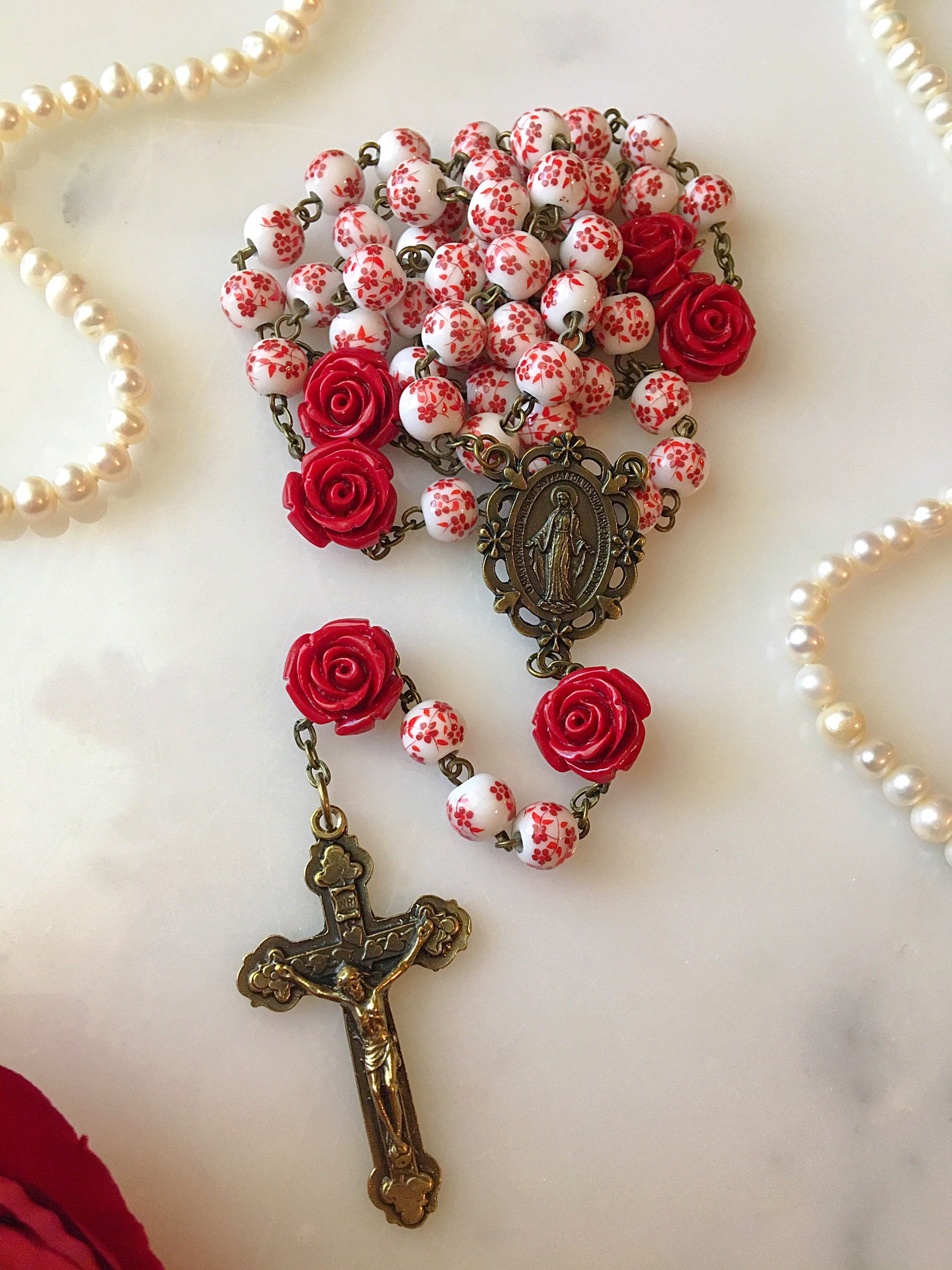 Bronze-Rosa-Blumen-Rosenkranz, Keramik-Rosa-Rosen-katholische Rosenkranz-Perlen  mit Miraculous-Medaille, Vintage-Art-Blumen-Rosenkranz - .de
