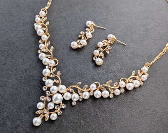 Collier de perles en or, boucles d'oreilles en perles, ensemble de bijoux en perles, ensemble collier et boucles d'oreilles formel, ensemble de bijoux élégants