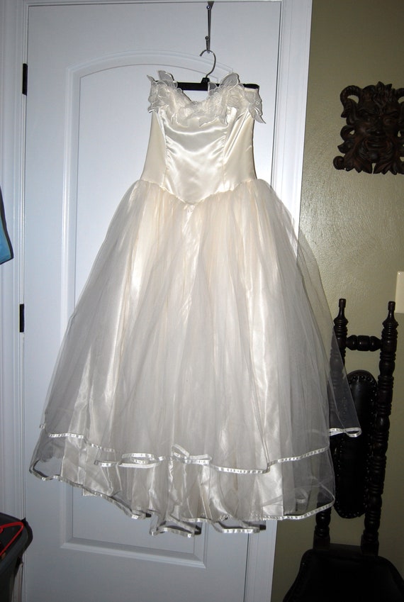 Jessica Mcclintock wedding/prom gown w matching gl