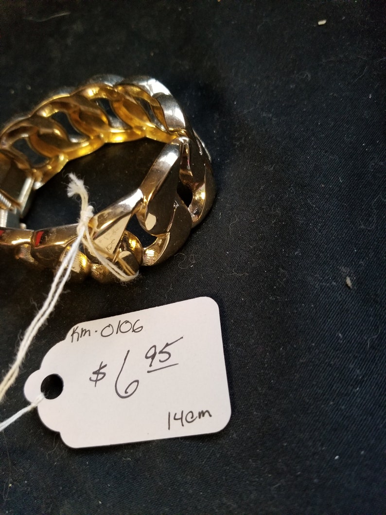 Bracelet bangle gold wide design