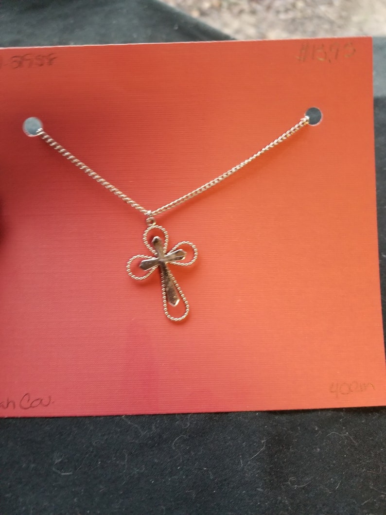 Necklace Sarah Coventry silver color curb chain holding a simple but elegant cross