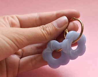 Blue Resin Flower Hoop Earrings: Retro Gold Leverback Hoops