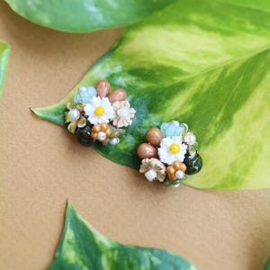 Realistic Flower Stud Earrings Flower Bouquet Earrings Gift for Bridesmaid Spring Everyday Jewellery Intricate Daisy Forget me Not Earrings