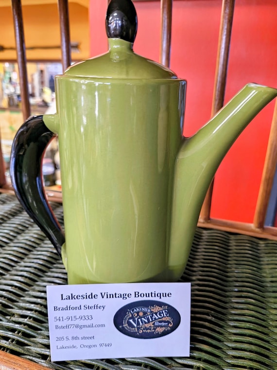 Art deco avocado slim tea pot