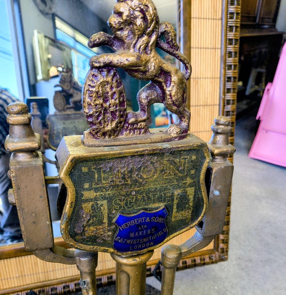 Herbert & Sons Lion quick action scale London England