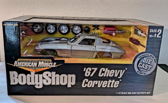 American Muscle 1967 Corvette Body Shop 1:18