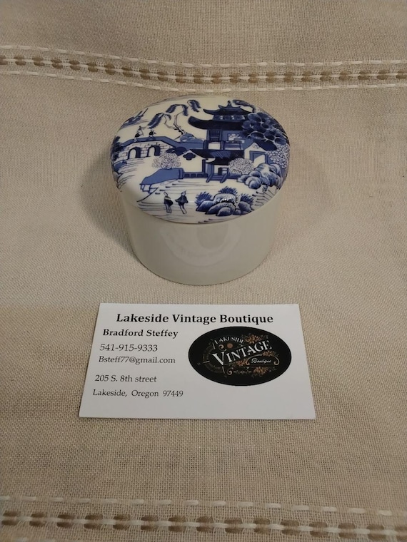 Vintage Porcelain JewelryTrinket Box Bluewillow style Lid. Japanese