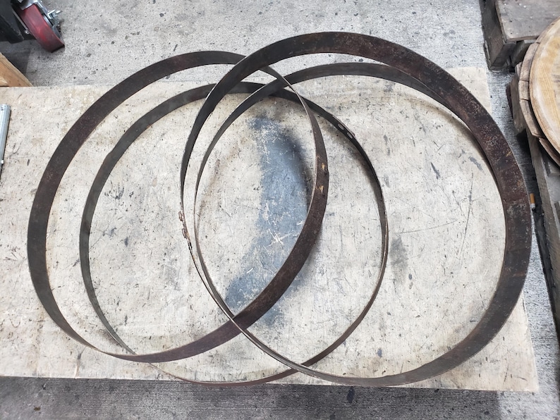 Bourbon Barrel Metal Ring: Rustic Decor Band, Craft Supply (22-25 inch Diameter bild 10