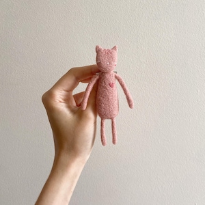 Wool Felt Cat Brooch – Handmade Soft Doll Pin – Blush Pink Cat Girl – Cute Gift for Cat Lovers or Minimalist Outfit
