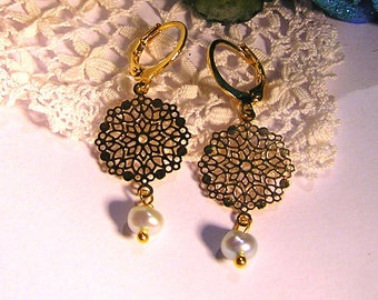 Small Stud Earrings gold, print with genuine white pearls