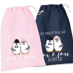 Personalisiert Unser erstes Weihnachten Weihnachten verheiratet Mr & Mrs Your Name Santa Sack 2er-Set - passende Partnerschaft Geschenke Geschenktüte Pinguin