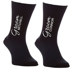 &quot;Personalisierte Ihren Namen Bräutigam Trauzeuge Druck 2er-Set Hochzeit Braut Party Socken / Geschenk / Gunst / Junggesellenabschied