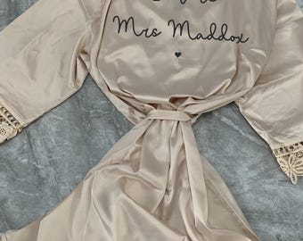 Personalised your name and role bride robe, bridal dressing gown, bridesmaid, maid of honour, wedding party - champagne