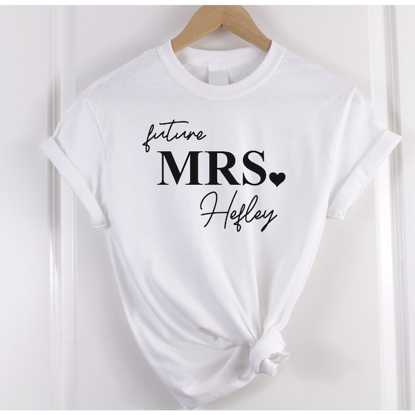 Personalisiertes Zukünftiges Mrs (Ihr Name) Print T-Shirt - weiß - Herz Design