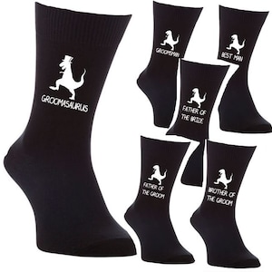 Groomasaurus Dino Dinosaurier Bräutigam, Trauzeuge, Vater der Braut, Trauzeuge, Platzanweiser Set mit 7 Hochzeit Braut Party Socken / Geschenk / Gunst / Junggesellenabschied
