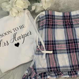 Personalised soon to be Mrs your name & date bridal party custom pjs pyjamas lounge set night before wedding hen party tartan pink/white