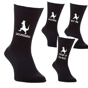 Groomasaurus Dino Dinosaurier Bräutigam, Trauzeuge, Vater der Braut, Trauzeuge, Platzanweiser 4er-Set Hochzeit Brautsocken / Geschenk / Gunst / Junggesellenabschied