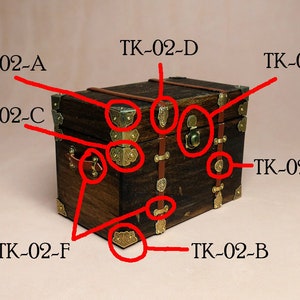 TK-02-A Puppenhaus Miniatur Hardware im Maßstab 1:12 Fancy Trunk Hardware Triple Corner 4er Set TK-02-A Bild 3