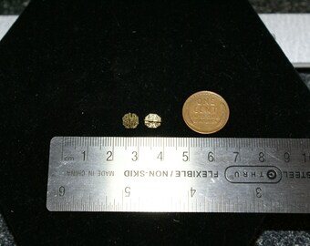 EL-03 Dollhouse Miniature Brass Hinges in 1:12 Scale - Eastlake Etched Hex