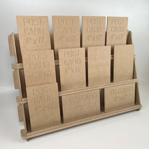 PRÉSENTOIR pour cartes en bois à 3 niveaux avec bouchons de 10 mm Jess347