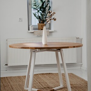 Round extendable kitchen table, modern dining table, white extending oak table, wooden table with white frame MÅNE WHITE imagen 6