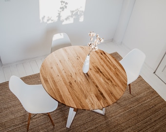 Table de cuisine ronde extensible, table à manger moderne, table en chêne blanc extensible, table en bois avec cadre blanc MÅNE WHITE
