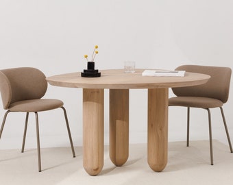 Holztisch JELLYFISH aus 100% Eichenholz – Handgefertigtes Möbelstück im organischen Design, rustikal und zeitgemäß.