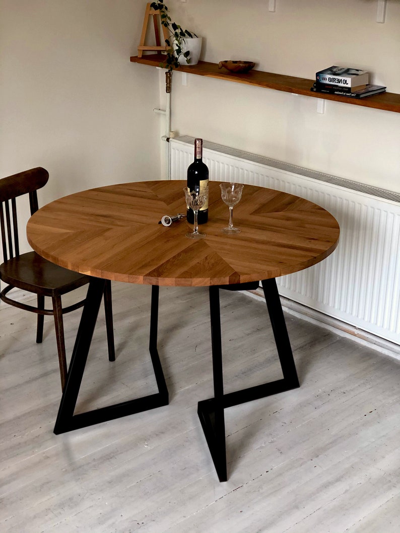 Table ronde, extensible/non-extensible, en bois massif, plateau huilé, table de cuisine, table à manger, style scandinave, FJÄRIL BLACK image 2