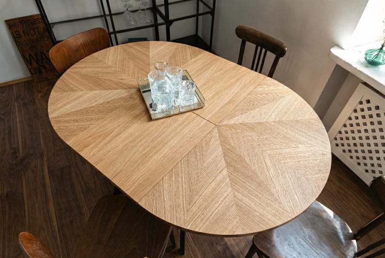 Table à Manger Ronde Extensible en Chêne | Motif Grain en Étoile | Table Artisanale en Bois Massif | FJÄRIL LUMI | Scandinave | Extensible image 7