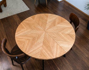 Mesa redonda de roble FJÄRIL LUMI Starburst | Extensible o no extensible | Mesa de comedor moderna artesanal | Madera maciza numerada única