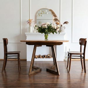 Table à Manger Ronde Extensible en Chêne | Motif Grain en Étoile | Table Artisanale en Bois Massif | FJÄRIL LUMI | Scandinave | Extensible image 8