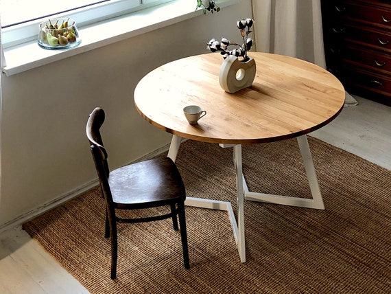 Table à manger ronde extensible en bois massif, chaises nordiques