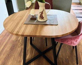 Table en chêne pour le salon, la salle à manger ou la cuisine. Table ovale noire fonctionnelle pliante en bois massif et acier MÅNE OVAL