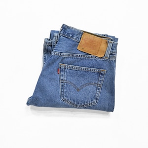 Jeans Levi&#39;s 501 vintage, vita 32, etichetta W35, denim 100% cotone, patta con bottoni