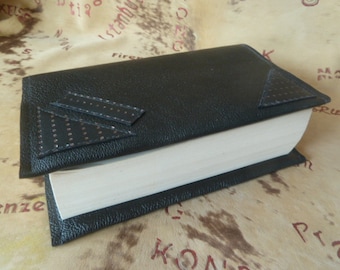 455Simple book cover for all paperbacks (up to 5 cm thick), in black grained leather, with printed leather corners