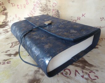 358-Adjustable book cover in black cowhide leather &quot;gold butterfly print&quot;, for paperback or hardback books 18 cm high, firm tie