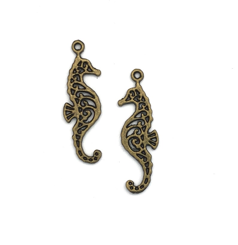 10 Antiqued Bronze Seahorse Charms 34 x 10mm