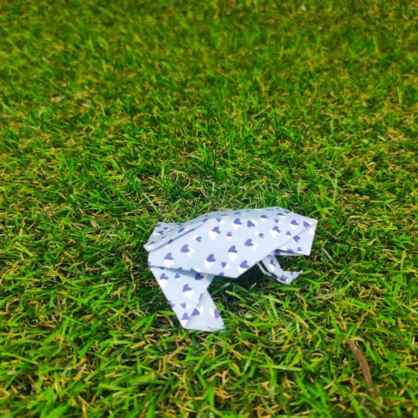 Handmade and customizable origami frog